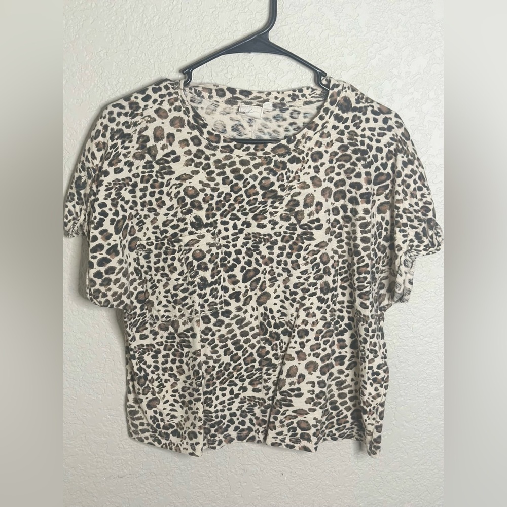 Loose fitting, cheetah print top from the Buckle. Only worn once.